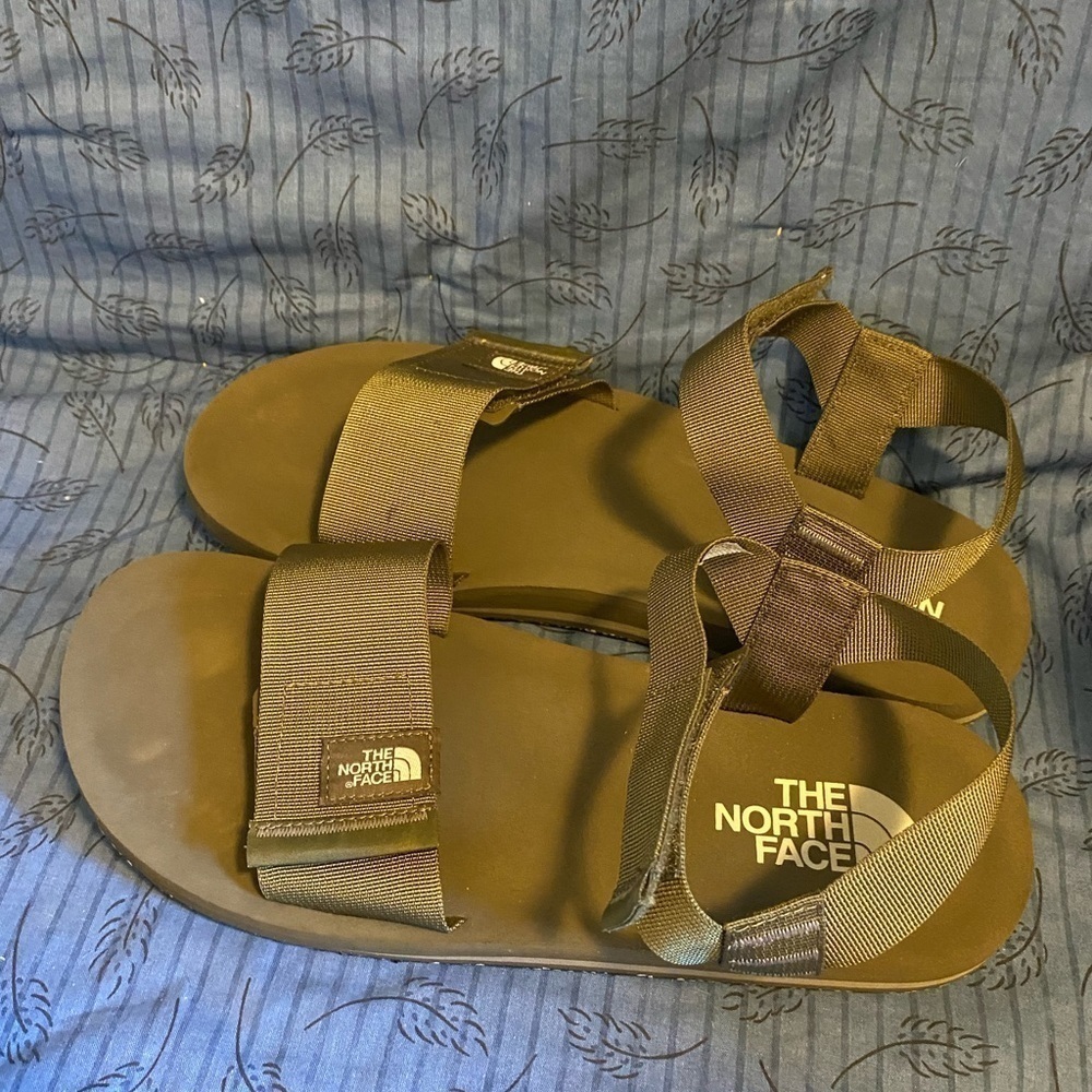 The north face mens skeena sandal size 11 in military olive